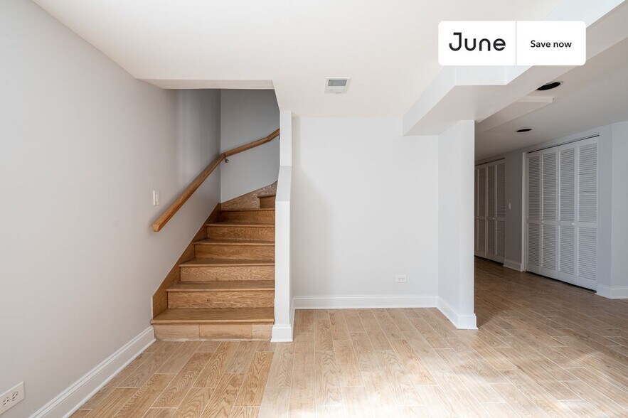 Building Photo - 3020 N Sawyer Ave