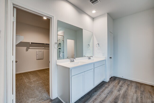 Building Photo - 1225 Antelope Passing Dr