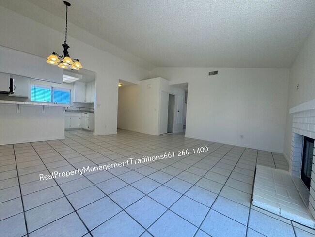 Building Photo - Charming 3 bed, 2 bath