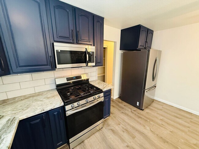 Building Photo - Pet Friendly 4 bed 2 bath house for rent at 1222. Jobs Peak