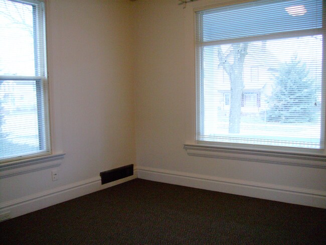 Building Photo - 266 E 8th St