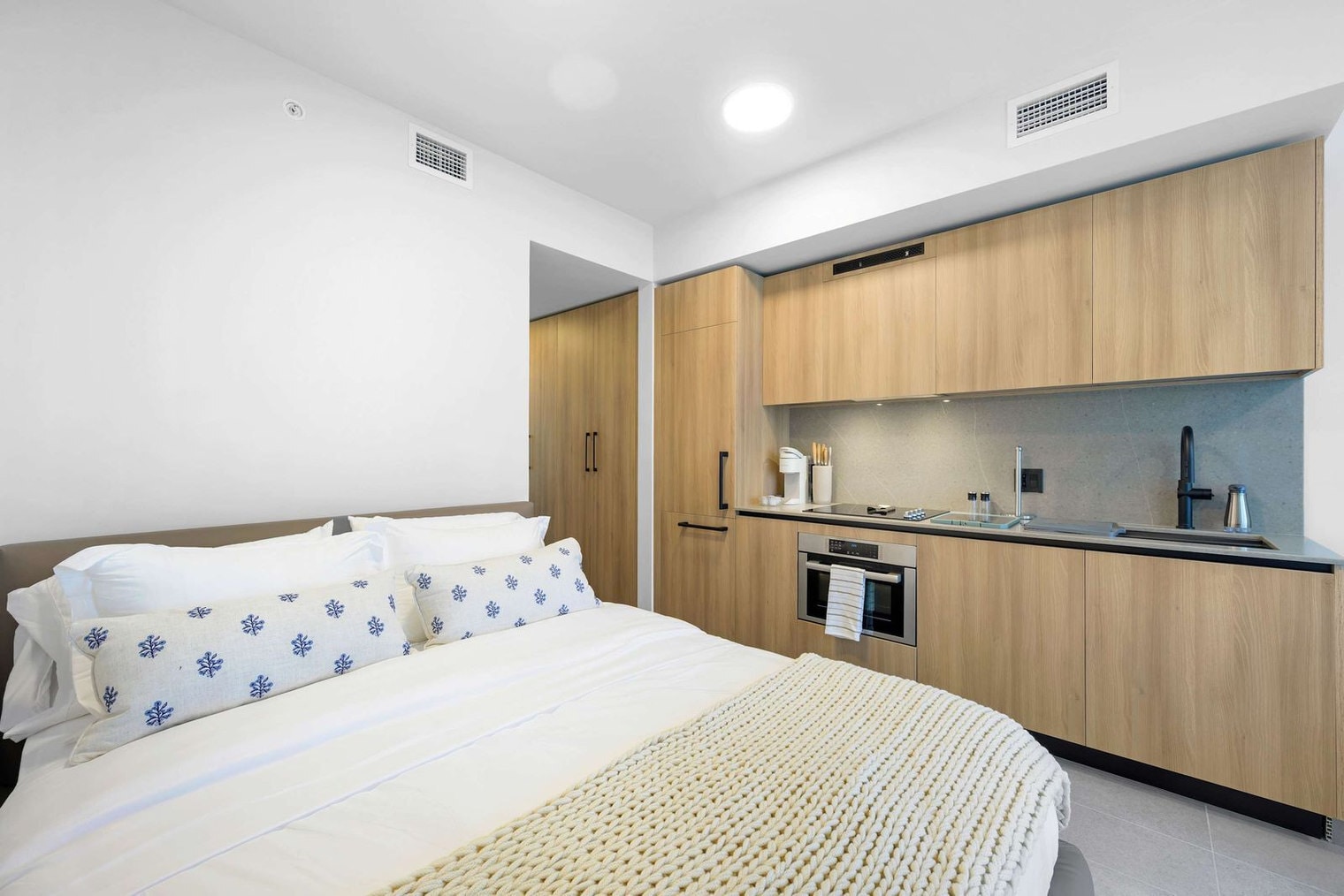 Building Photo - 121 NE 5th St