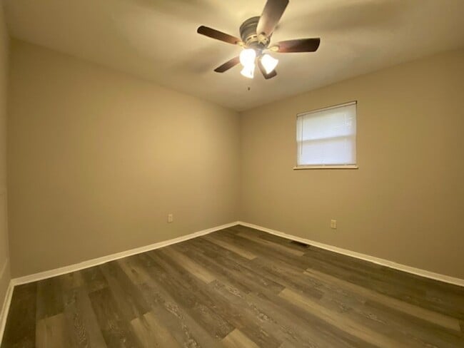 Building Photo - Welcome to this charming 2-bedroom, 1-bathroom ranch style home located in Springfield, OH+