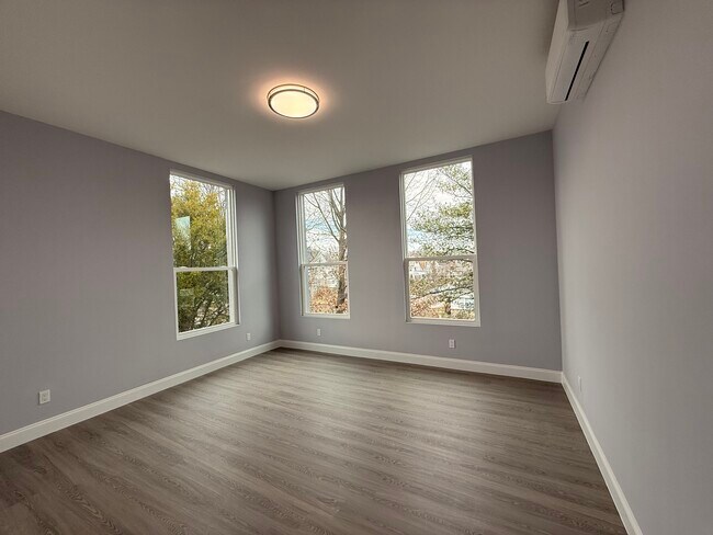 Building Photo - 222 Primrose Ave