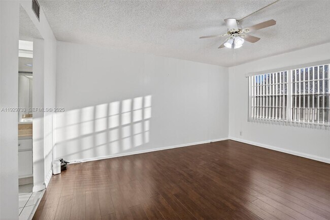 Building Photo - 900 SW 128th Ave