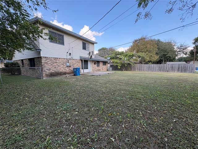 Building Photo - 828 Misty Glen Dr