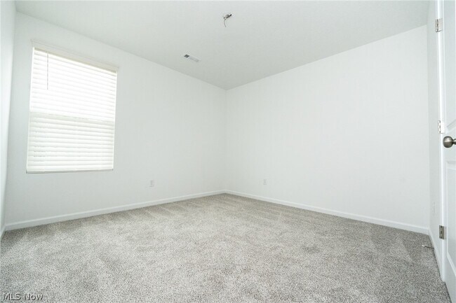 Building Photo - 98 Brewster Dr