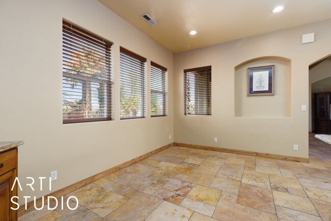 Building Photo - Beautiful 4 Bedroom, 3.5 Bath Home in Scenic