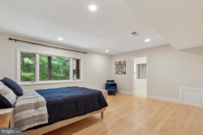 Building Photo - 1220 Valley Rd