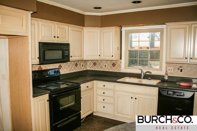 Building Photo - 1515 Kitchen St