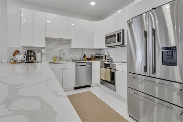 Building Photo - 5701 Collins Ave