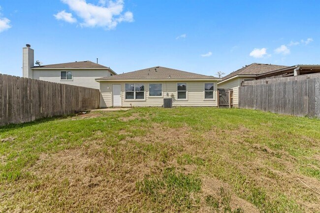 Building Photo - 5041 Willow Point Dr