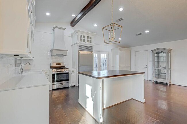 Building Photo - 520 E Castle Harbour Dr