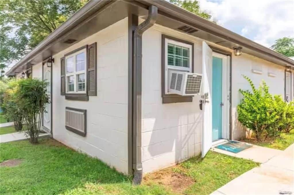 Building Photo - 235 Walnut St NW