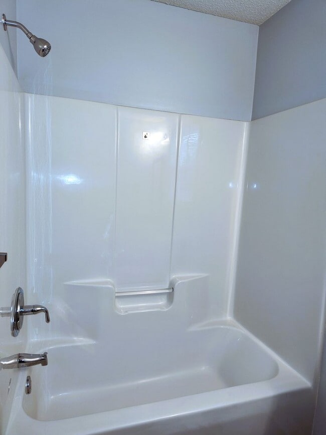 Building Photo - Pristine, Ranch Style Home Located in the Clubview Acres Community in Monroe