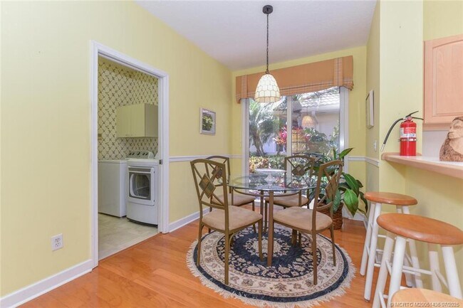 Building Photo - 3510 SE Cambridge Dr