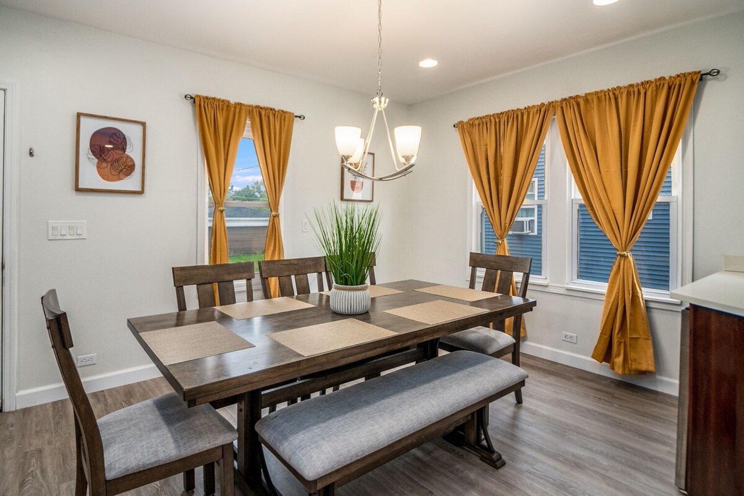 Building Photo - 327 W School St