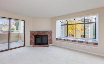 Building Photo - 2 Bedroom 1.75 Bath Condo in Lynnwood