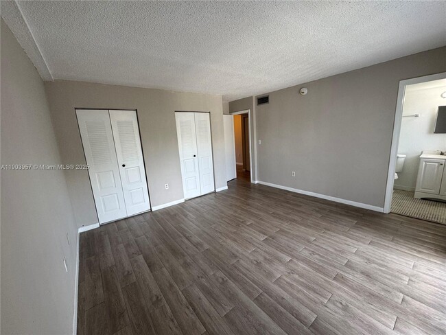 Building Photo - 3300 S Dixie Hwy