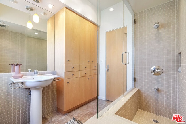 Building Photo - 16798 Charmel Ln