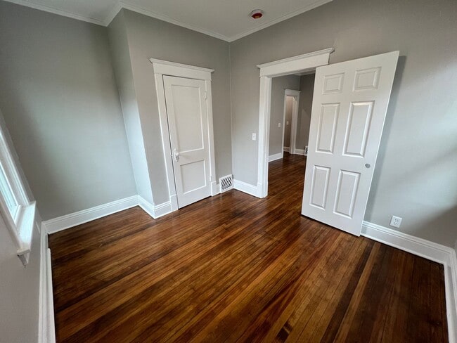 Building Photo - Fully Remodeled 2 Bedroom House!