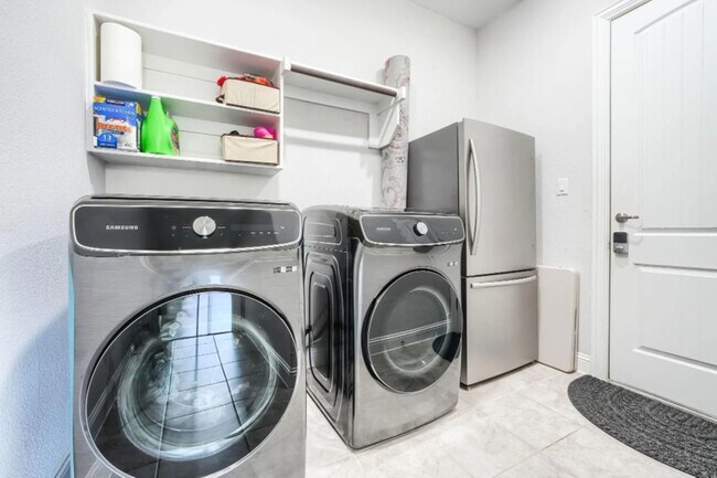 Building Photo - 16616 Sunnyland Dr