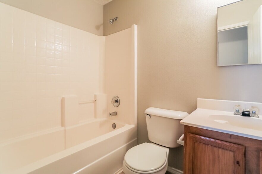 Building Photo - 541 Magdalen Ave