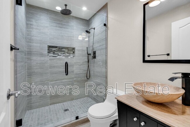 Building Photo - 325 Paraiso Dr