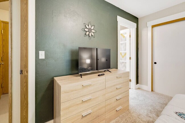 Building Photo - 2416 S Tiger Lily Dr