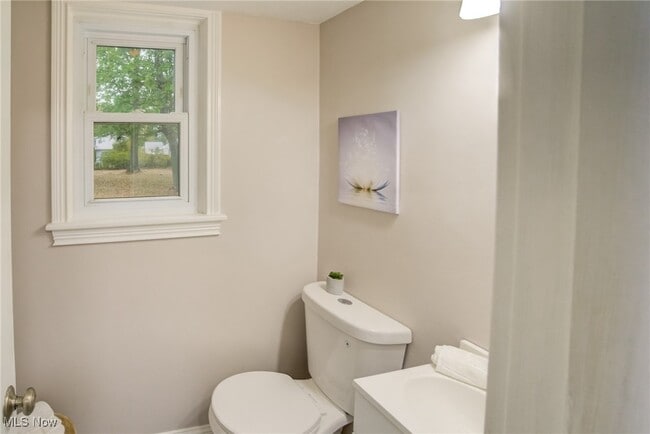 Building Photo - 38109 Poplar Dr