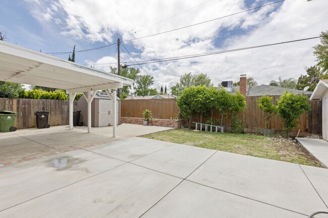 Building Photo - Beautiful 3 bd Home in Reseda!