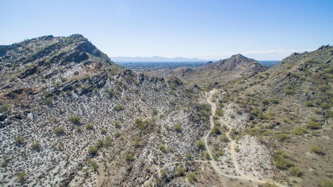 Building Photo - 10008 N 33rd Pl