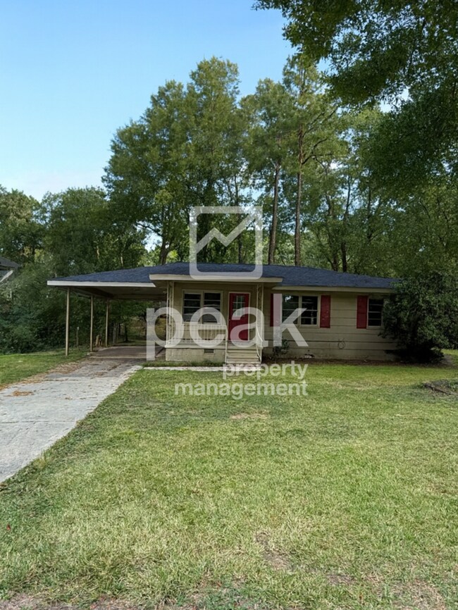 Building Photo - $1,199! 3Bed/ 1 Bath House! North of Birmingham! Save 50% off the first full month's rent. Apply ...