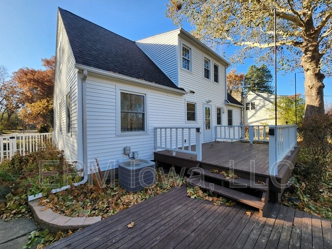 Building Photo - 137 Pauline Pl