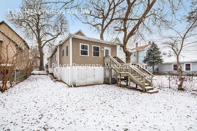 Building Photo - 1124 Mcreyonlds - 3 bedroom with four seas...