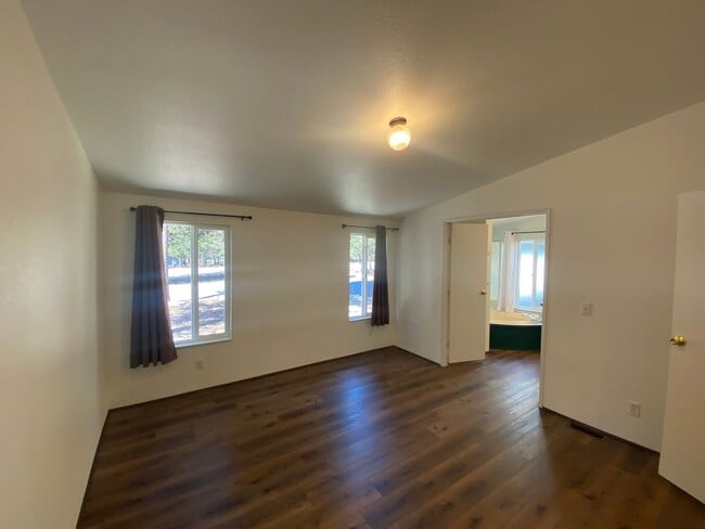 Building Photo - ? Cozy Charm on Almost an Acre in La Pine ?