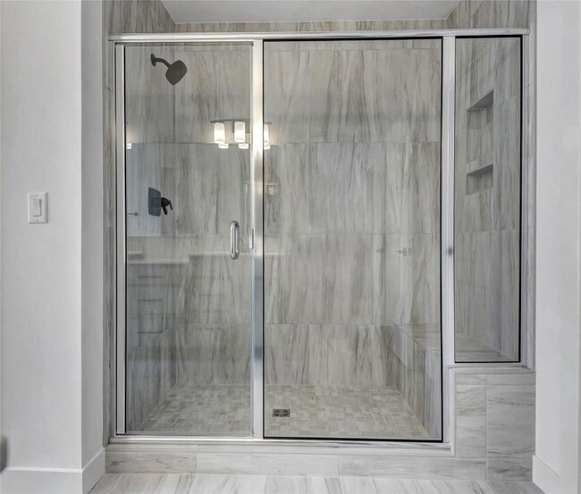 Building Photo - 16507 Honey Locust Dr