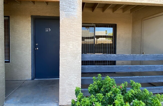 Building Photo - Phoenix 2 Bed 2 Bath Condo Near Airport an...