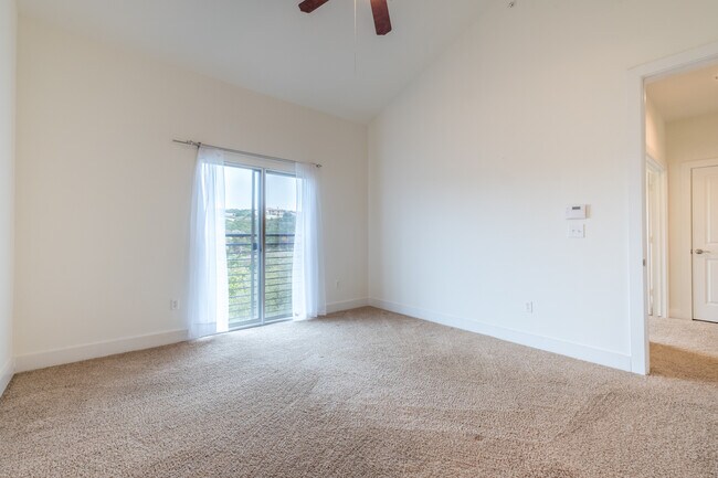 Building Photo - Beautiful 2 Bedroom, 2.5 Bath Townhome in Northwest Austin