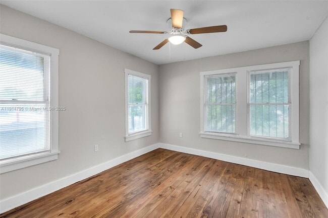 Building Photo - 314 NE 26th Terrace