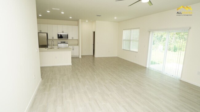 Building Photo - 13905 SW 81 Cir