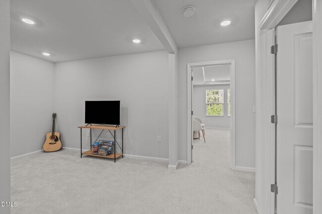 Building Photo - 1818 Porch Swing Wy