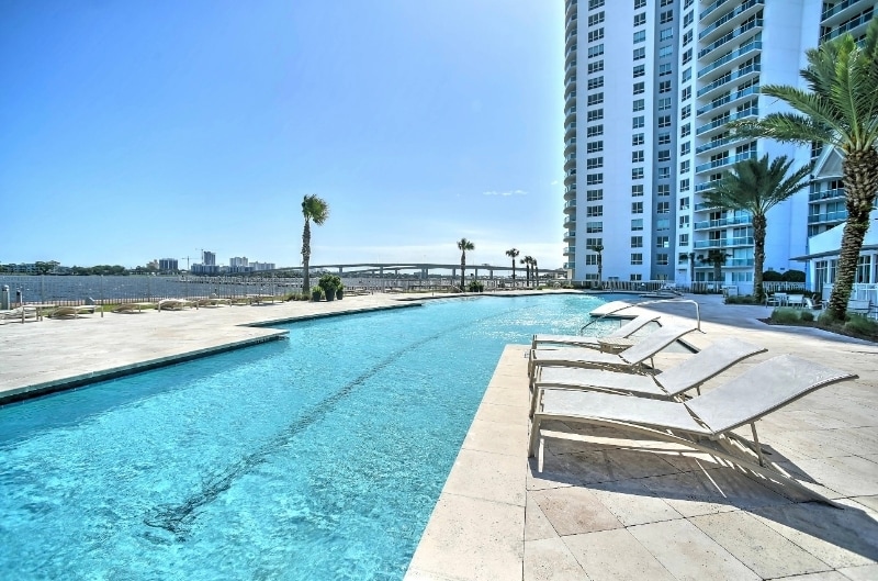 Building Photo - 231 Riverside Dr