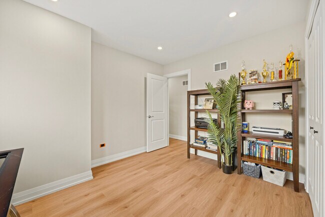 Building Photo - 641 Woods St