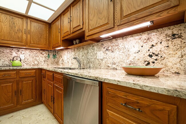 Building Photo - 5000 N Ocean Blvd