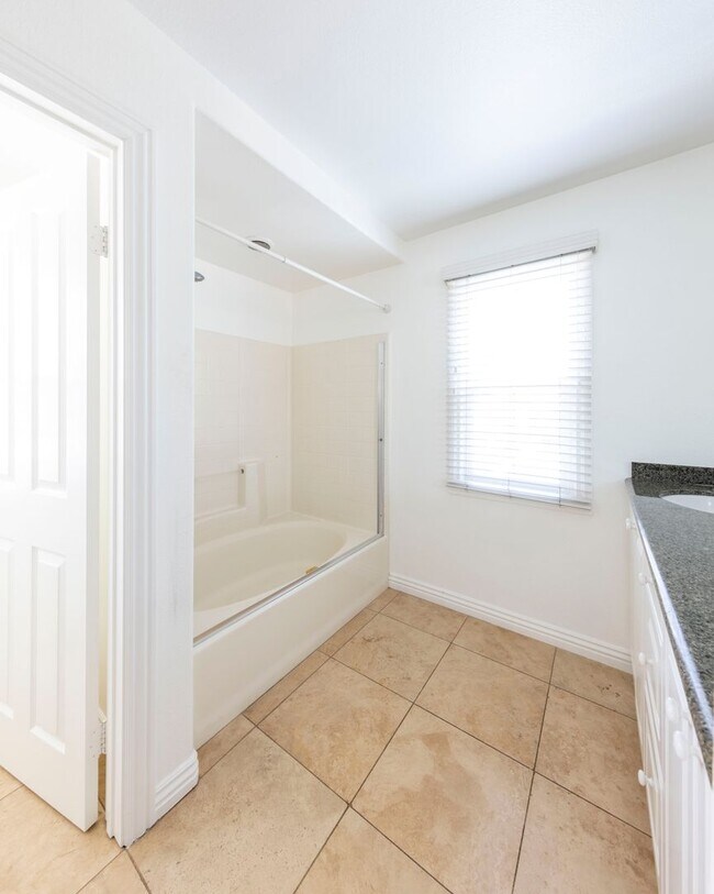 Building Photo - Irvine Condo Now Leasing