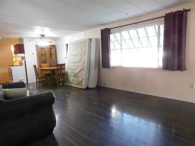 Building Photo - Unique Property