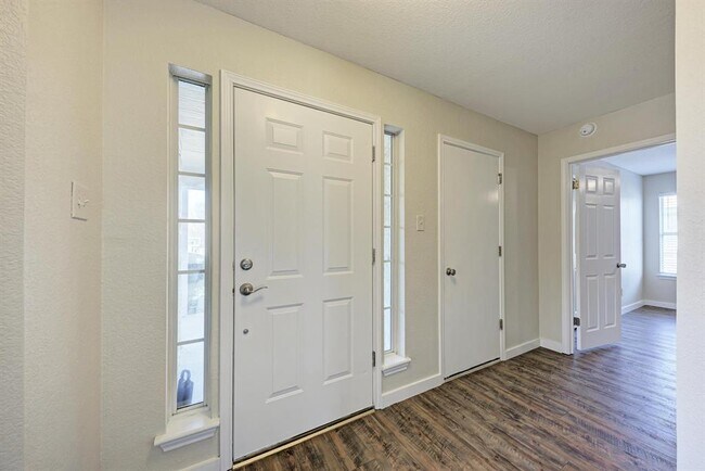 Building Photo - 2317 Friarcreek Loop