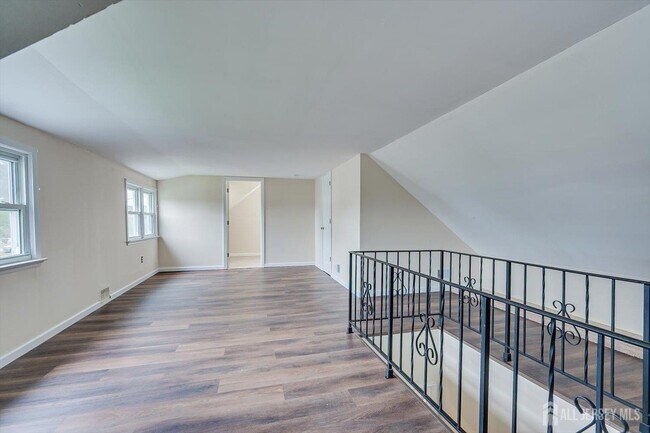 Building Photo - 25 Ellwood Rd