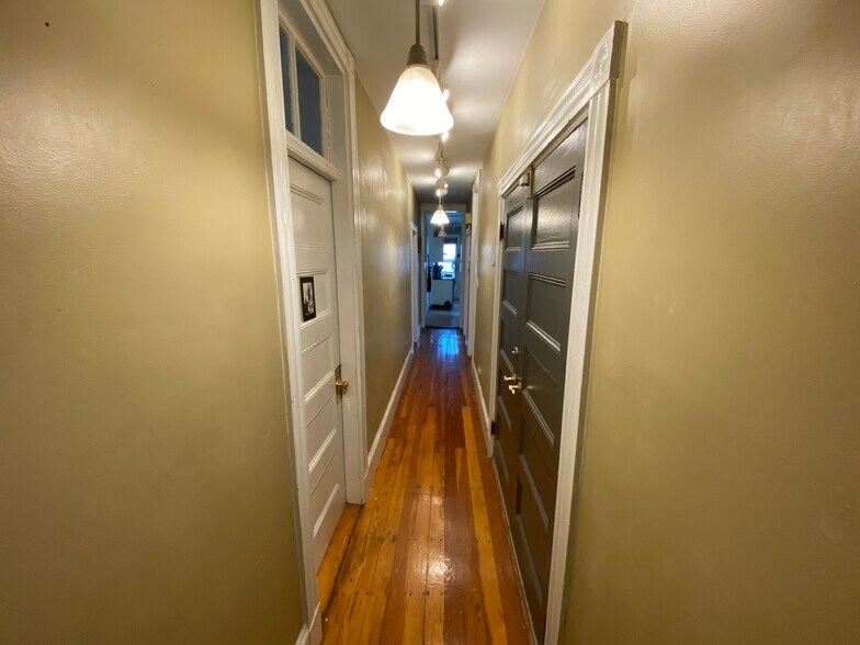 Building Photo - 10 Oswald St